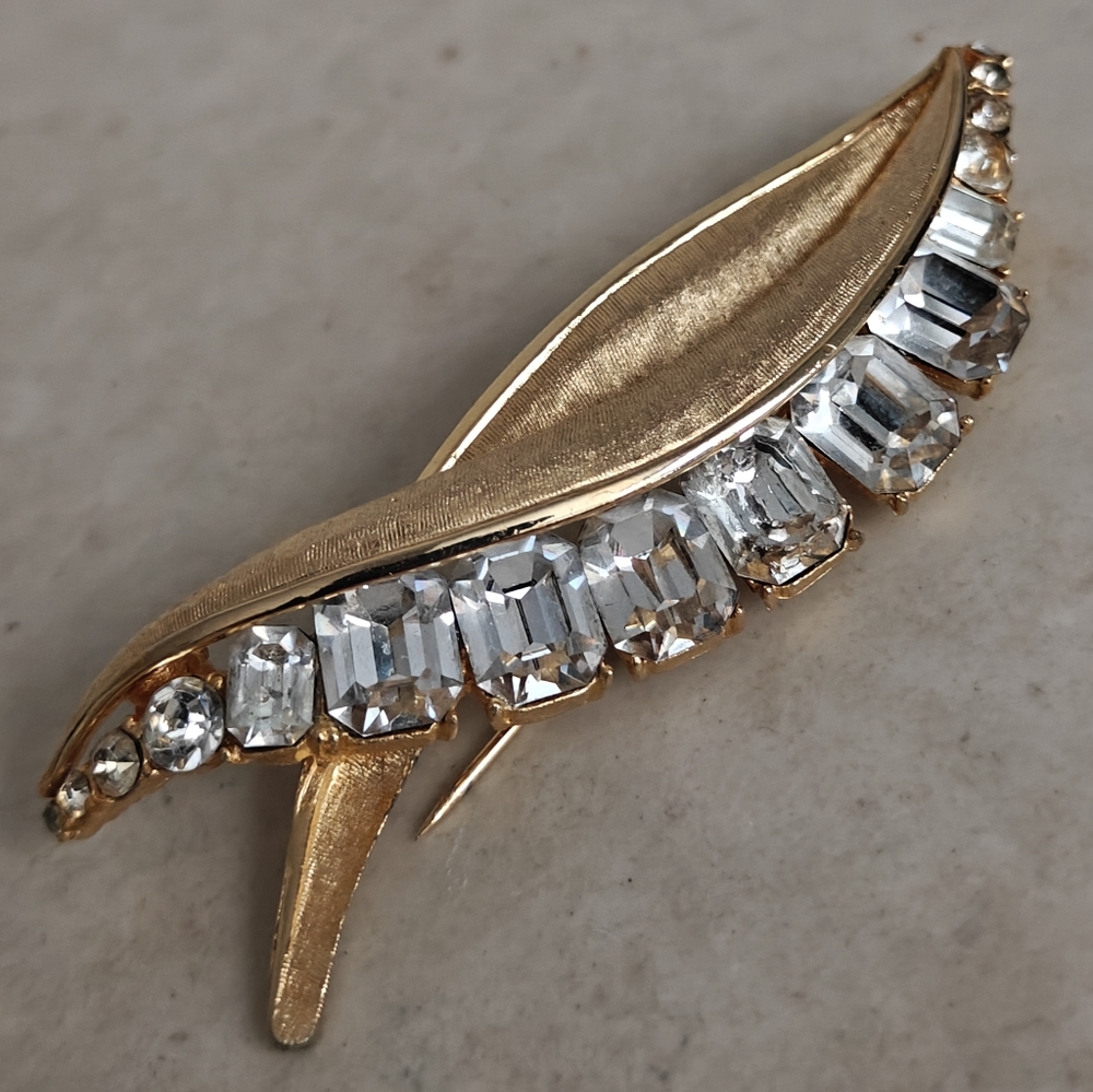 Vintage BSK pea pod brooch